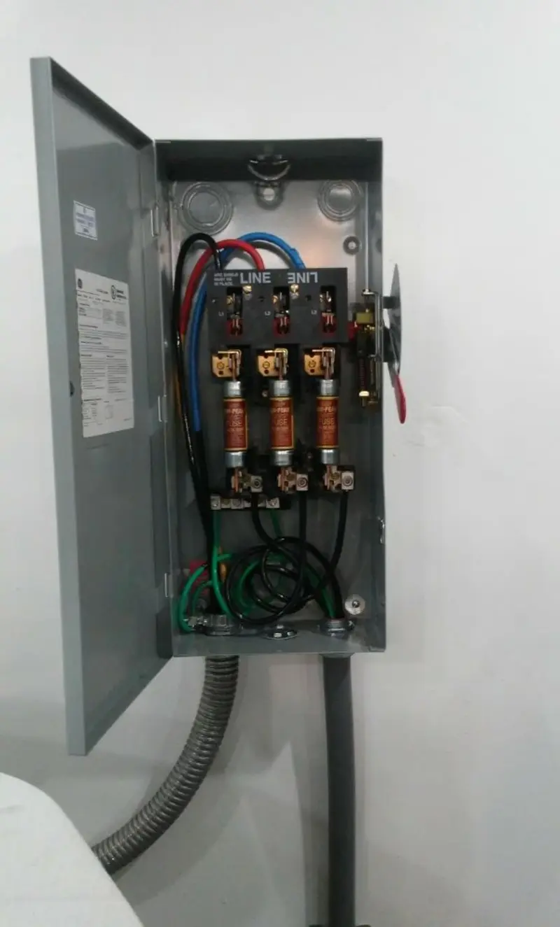 Three-phase disconnect switch installed for Smoke Detector Installation in Midland